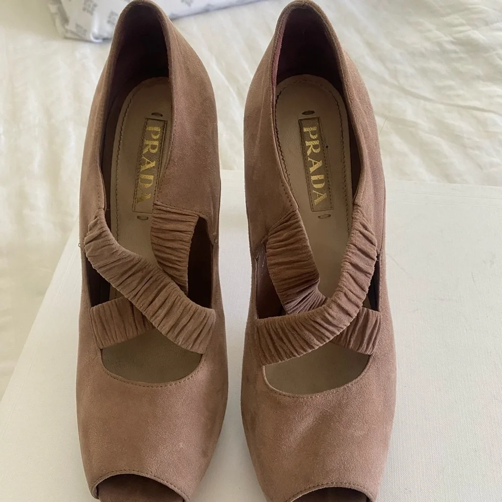 AUTHENTIC light pink Prada Heels Elegant Suede Design - Picture 10 of 14